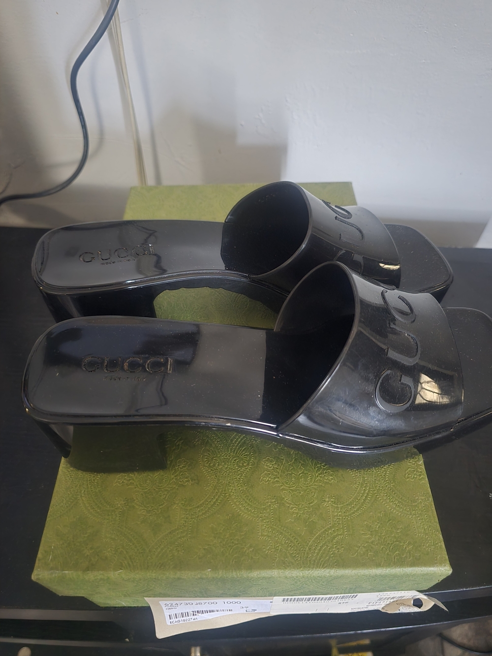 Gucci Women’s Black Patent Slide Sandals - Picture 4 of 7